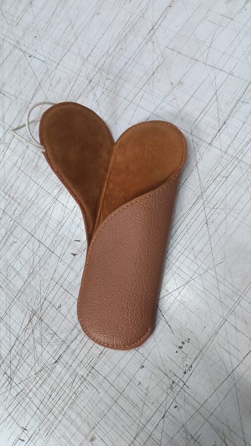 Spectacle pouch in areca vegan leather, alternate finish
